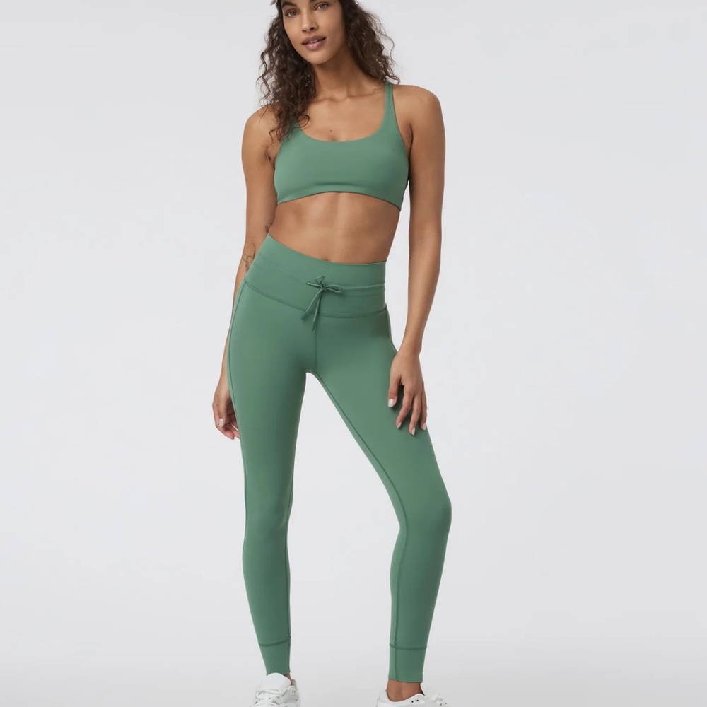 VUORI Yosemite Bra + Daily Leggings set size M cactus green